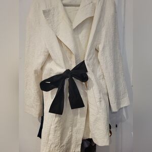 SOLD ON DEPOP Stylish White Zara Blazer Coat with Black Bow